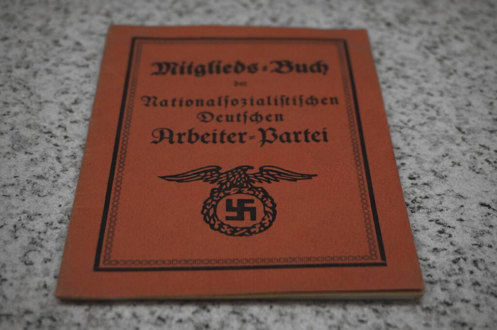 Ein alter NSDAP-Mitgliedsausweis