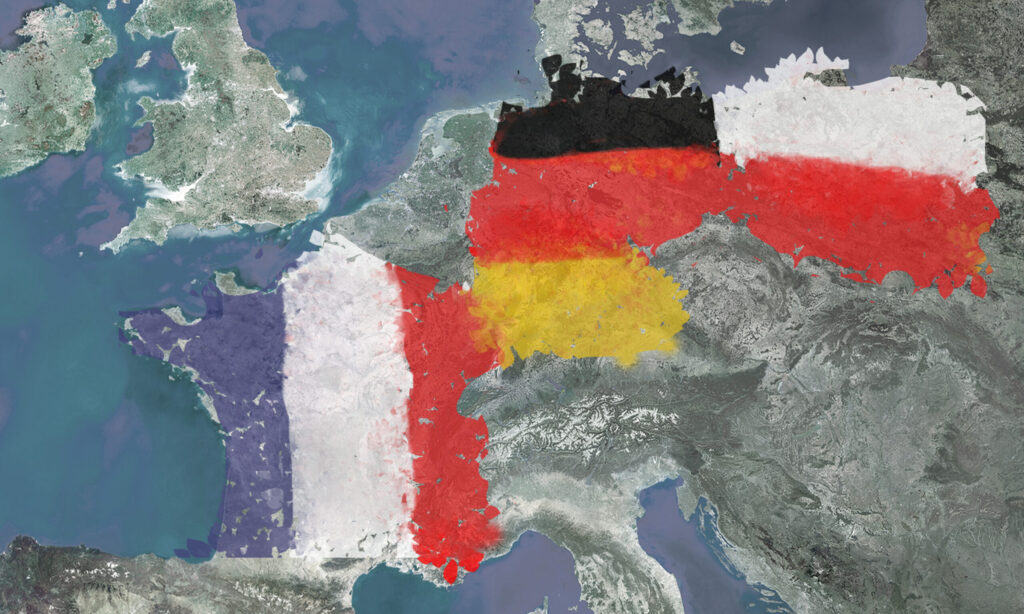Europas Karte mit mit Flaggen markierten Ländern des Weimarer Dreiecks.