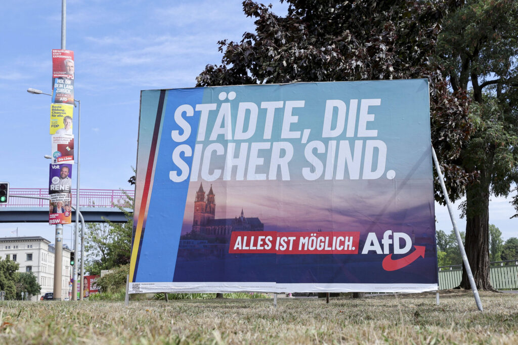 Ein großes Plakat mit dem Spruch: Städte, die die sicher sind. AfD