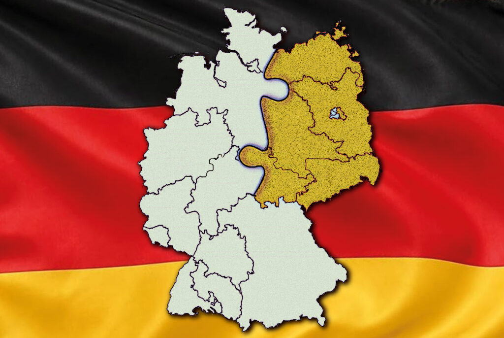 Auf dem Hintergrund der deutschen Flagge die Landkarte Deutschlands.