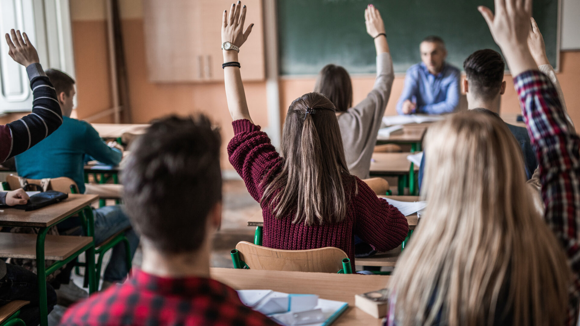 Schüller sitzen im Klassenraum