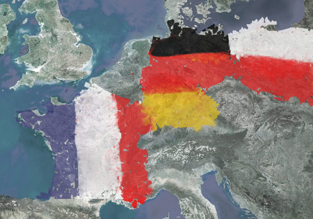 Europas Karte mit mit Flaggen markierten Ländern des Weimarer Dreiecks.